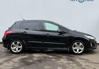 Подержанный автомобиль Peugeot 308 Hatchback 2010 года (4 фото)