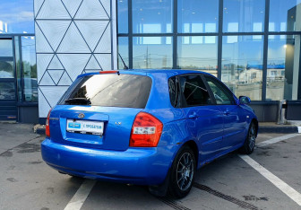 Подержанный автомобиль Kia Cerato Hatchback 2006 года (5 фото)
