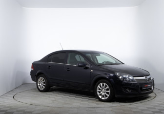 Подержанный автомобиль Opel Astra Sedan 2008 года (3 фото)