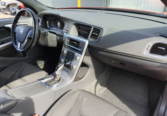 Подержанный автомобиль Volvo S60 2017 года (11 фото)