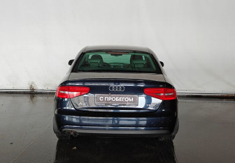 Подержанный автомобиль Audi A4 Sedan 2012 года (6 фото)