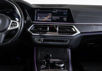 Подержанный автомобиль BMW X5 2022 года (13 фото)
