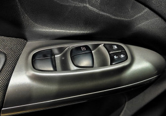 Подержанный автомобиль Nissan Juke 2012 года (16 фото)