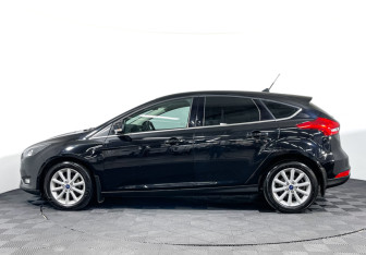 Подержанный автомобиль Ford Focus Hatchback 2017 года (8 фото)
