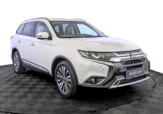 Подержанный автомобиль Mitsubishi Outlander 2019 года (3 фото)