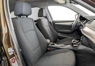 Подержанный автомобиль BMW X1 2012 года (23 фото)