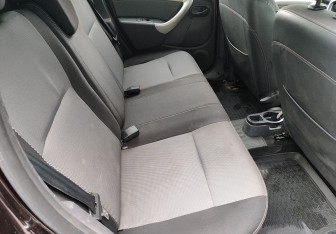 Подержанный автомобиль Renault Duster 2014 года (11 фото)