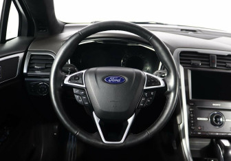 Подержанный автомобиль Ford Mondeo Sedan 2017 года (9 фото)