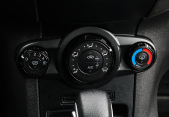 Подержанный автомобиль Ford Fiesta Sedan 2016 года (12 фото)