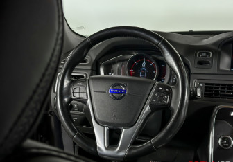 Подержанный автомобиль Volvo XC70 2016 года (16 фото)