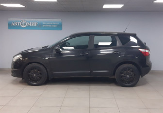 Подержанный автомобиль Nissan Qashqai 2013 года (8 фото)