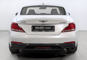 Подержанный автомобиль Genesis G70 2019 года (6 фото)