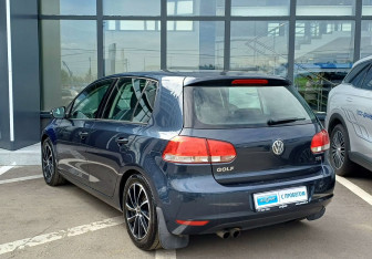Подержанный автомобиль Volkswagen Golf Hatchback 2012 года (7 фото)
