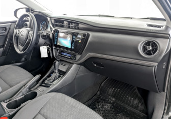 Подержанный автомобиль Toyota Corolla Sedan 2018 года (11 фото)