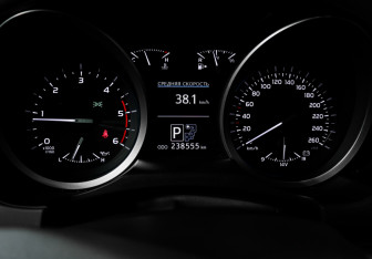 Подержанный автомобиль Toyota Land Cruiser Suv 2013 года (11 фото)