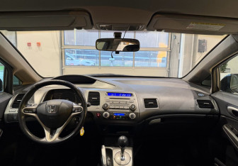 Подержанный автомобиль Honda Civic Sedan 2011 года (12 фото)