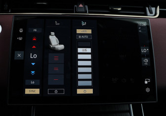 Подержанный автомобиль Land Rover Range Rover Evoque 2024 года (24 фото)