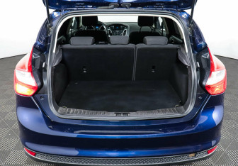 Подержанный автомобиль Ford Focus Hatchback 2013 года (16 фото)