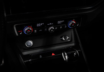 Подержанный автомобиль Audi Q3 2019 года (15 фото)