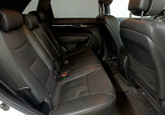 Подержанный автомобиль Kia Sorento 2011 года (29 фото)