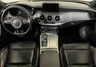 Подержанный автомобиль Kia Stinger 2019 года (12 фото)