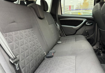 Подержанный автомобиль Renault Duster 2017 года (11 фото)