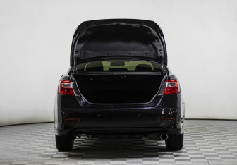 Подержанный автомобиль Toyota Camry Sedan 2012 года (17 фото)