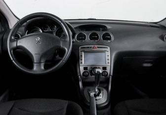 Подержанный автомобиль Peugeot 408 2013 года (11 фото)