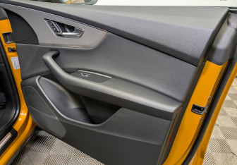 Подержанный автомобиль Audi Q8 2019 года (24 фото)