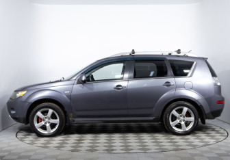 Подержанный автомобиль Mitsubishi Outlander 2008 года (8 фото)