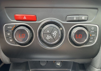 Подержанный автомобиль Citroen DS4 2012 года (17 фото)