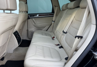 Подержанный автомобиль Volkswagen Touareg 2013 года (11 фото)