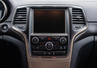 Подержанный автомобиль Jeep Grand Cherokee 2015 года (14 фото)