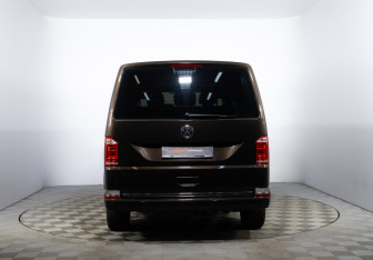 Подержанный автомобиль Volkswagen Multivan 2016 года (6 фото)