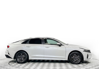 Подержанный автомобиль Kia K5 2021 года (12 фото)