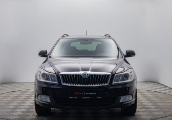 Подержанный автомобиль Skoda Octavia Wagon 2012 года (8 фото)