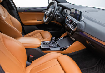 Подержанный автомобиль BMW X4 2021 года (9 фото)