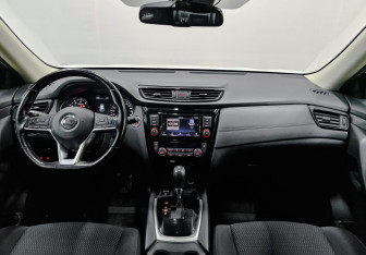 Подержанный автомобиль Nissan X-Trail 2021 года (14 фото)