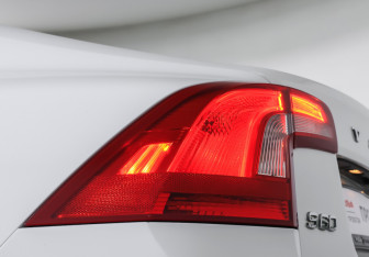 Подержанный автомобиль Volvo S60 2012 года (21 фото)