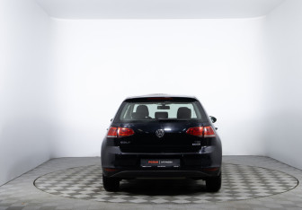 Подержанный автомобиль Volkswagen Golf Hatchback 2014 года (6 фото)