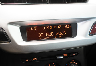 Подержанный автомобиль Citroen C3 Hatchback 2011 года (19 фото)