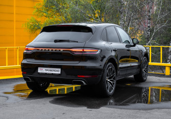Подержанный автомобиль Porsche Macan 2021 года (3 фото)