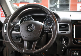 Подержанный автомобиль Volkswagen Touareg 2011 года (16 фото)