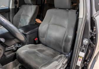 Подержанный автомобиль Toyota Land Cruiser Prado 2011 года (20 фото)