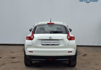 Подержанный автомобиль Nissan Juke 2013 года (6 фото)
