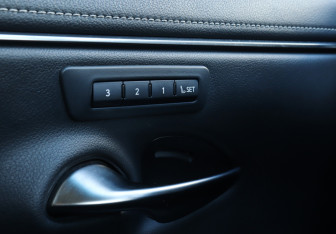 Подержанный автомобиль Lexus ES 2019 года (18 фото)