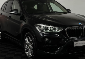 Подержанный автомобиль BMW X1 2017 года (21 фото)