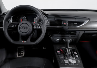 Подержанный автомобиль Audi A6 Sedan 2017 года (12 фото)