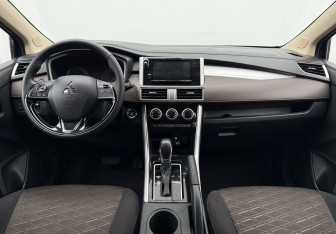 Подержанный автомобиль Mitsubishi Xpander 2022 года (13 фото)