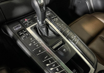 Подержанный автомобиль Porsche Macan 2014 года (16 фото)
